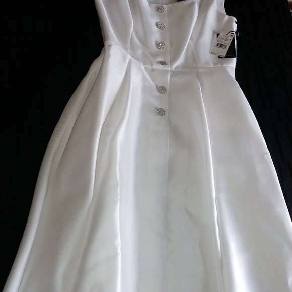 Dress - Picture 2 of 4